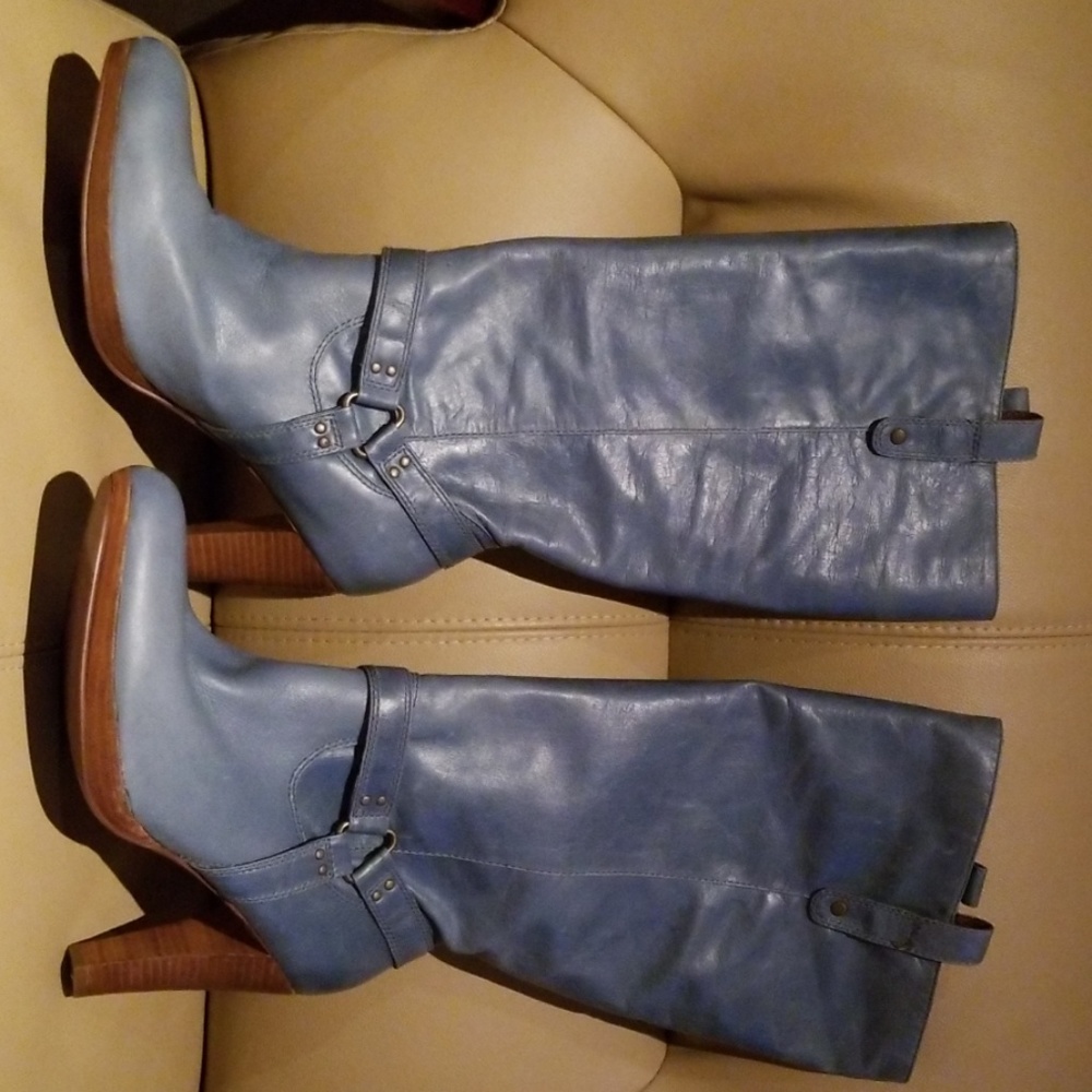 Boots - Picture 4 of 8